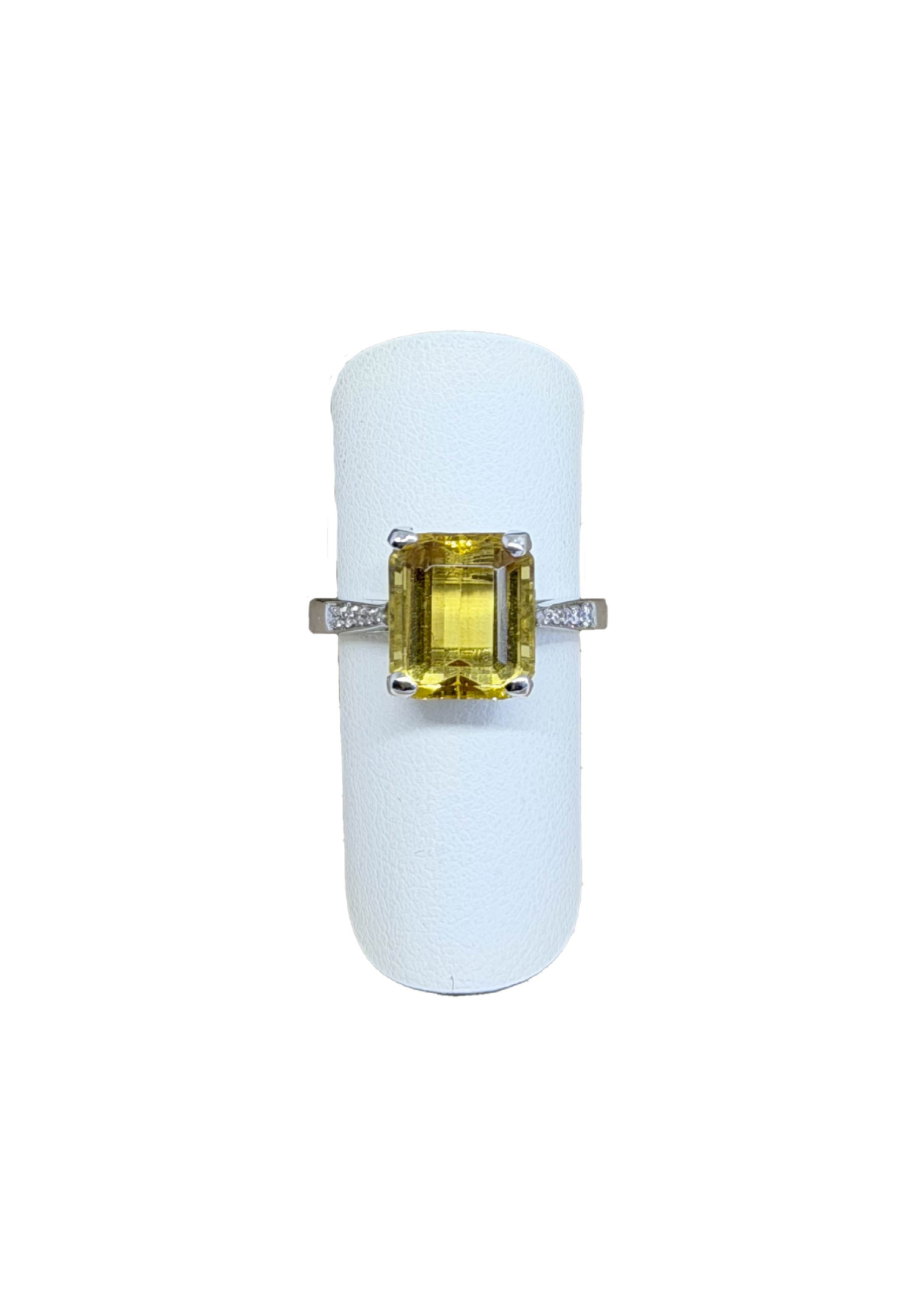 Anello zaffiro  giallo e brillanti