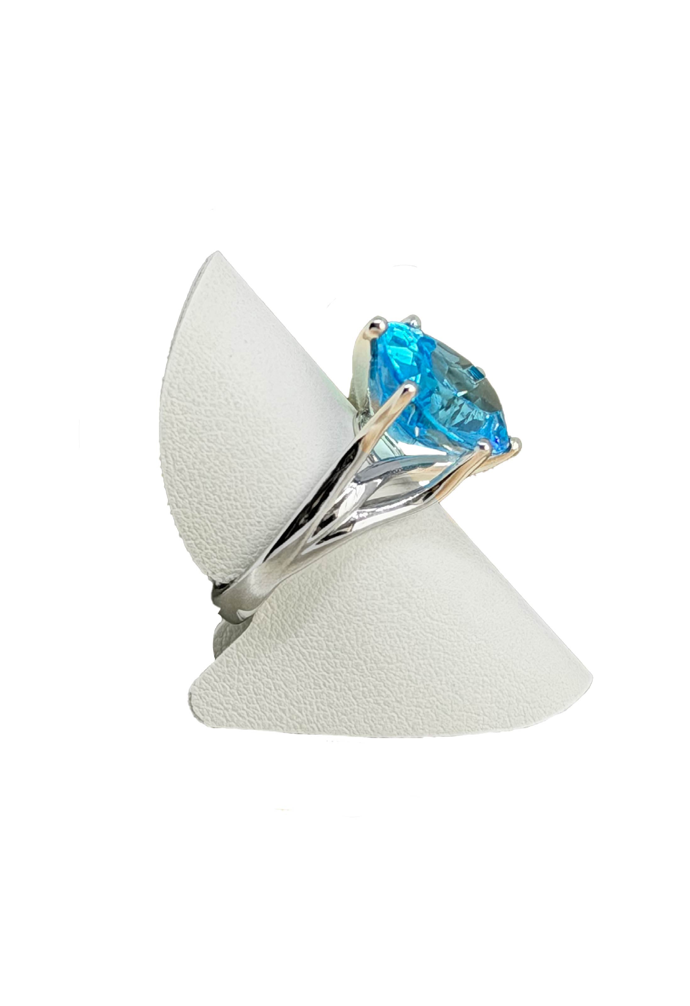 Anello topazio ovale