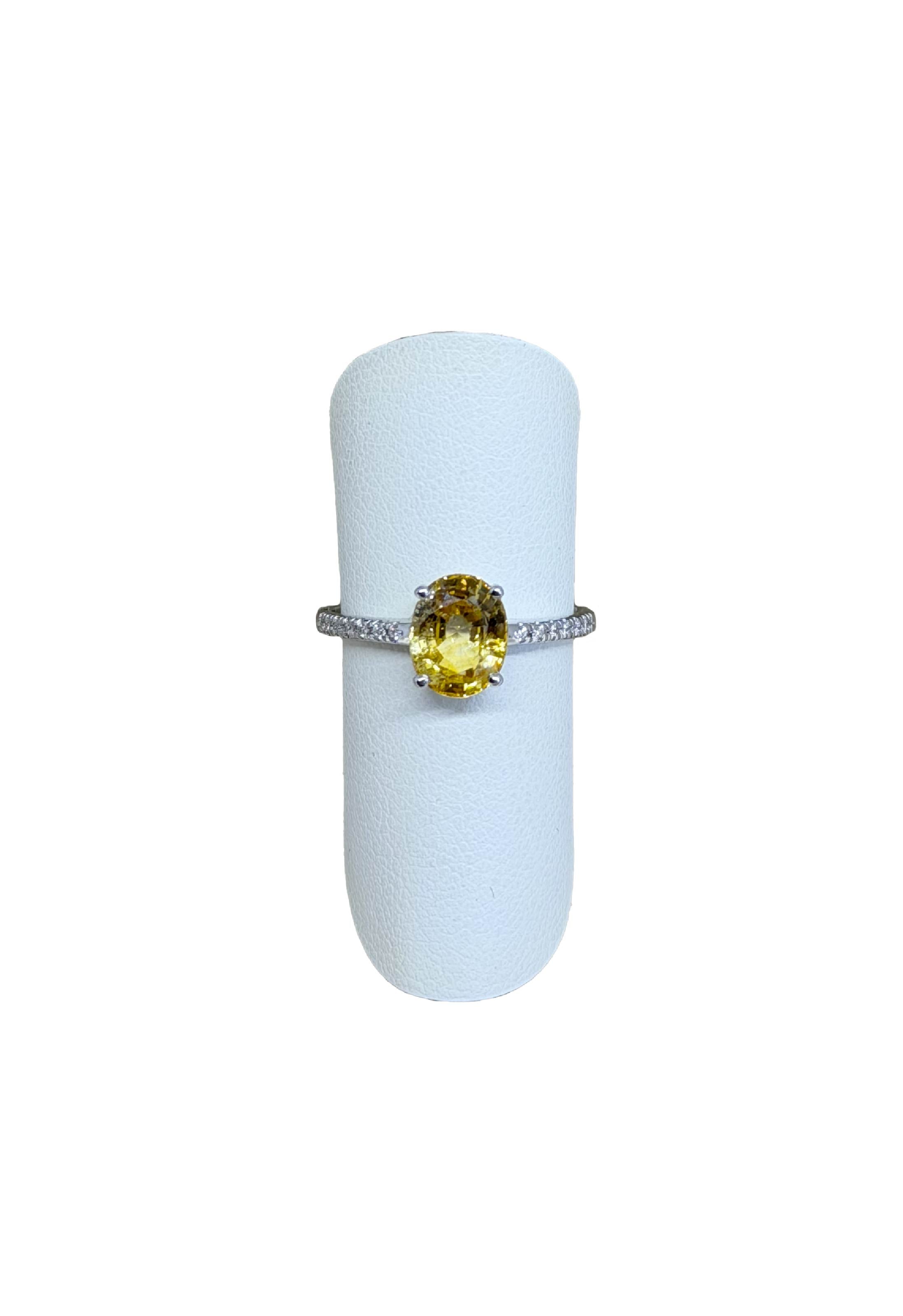 Anello zaffiro giallo e brillanti