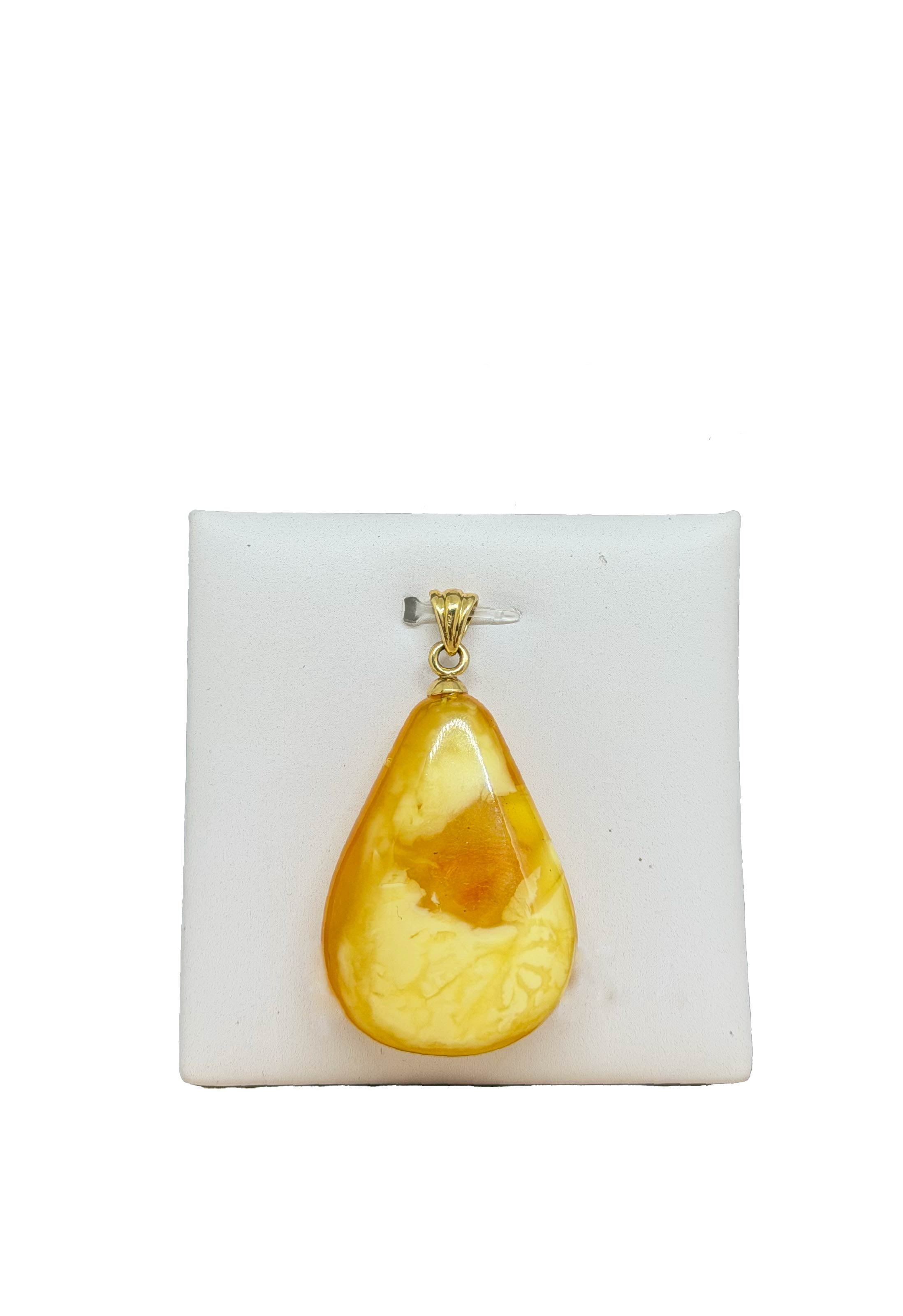 Ciondolo ambra e oro giallo
