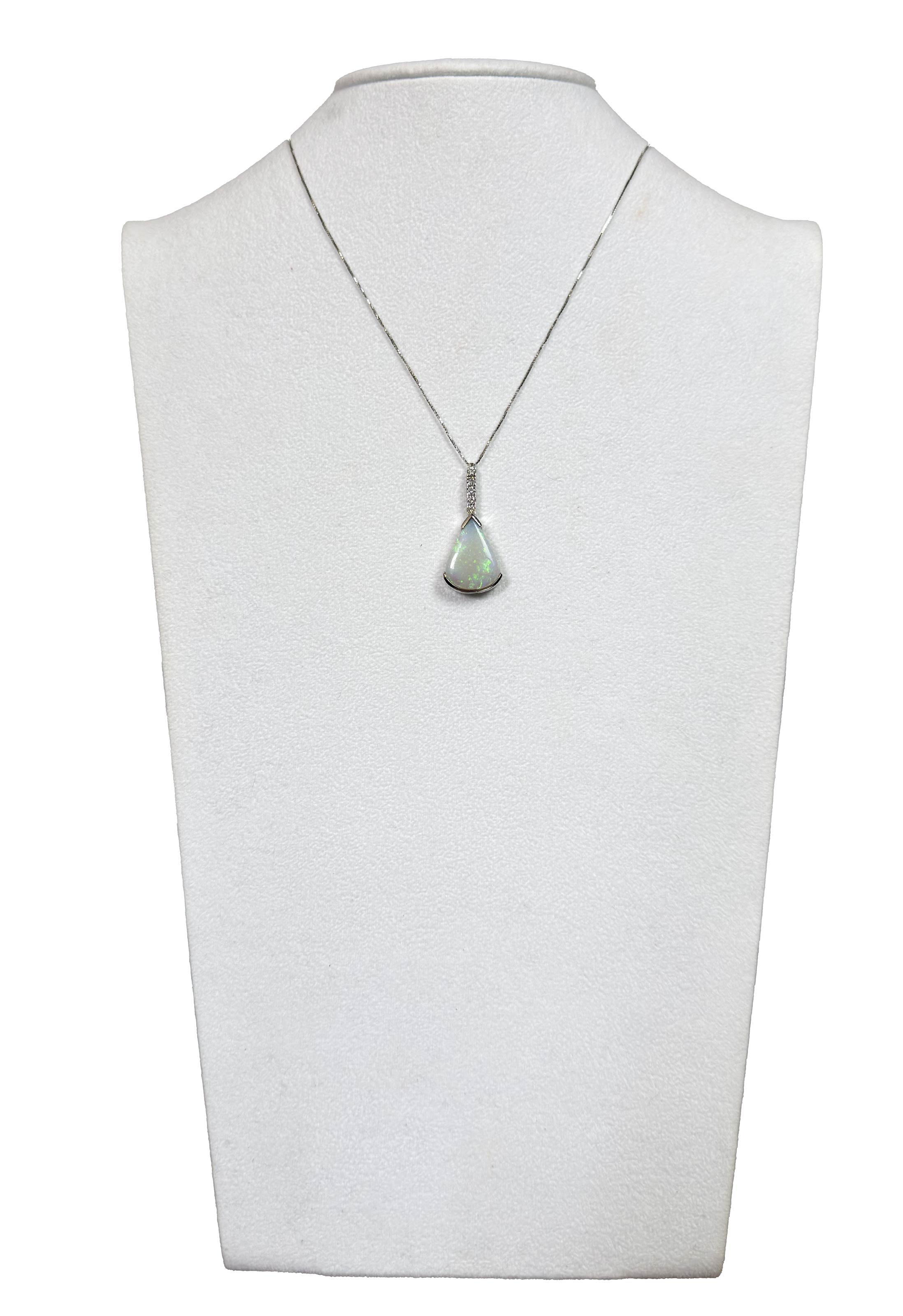 Girocollo goccia opale