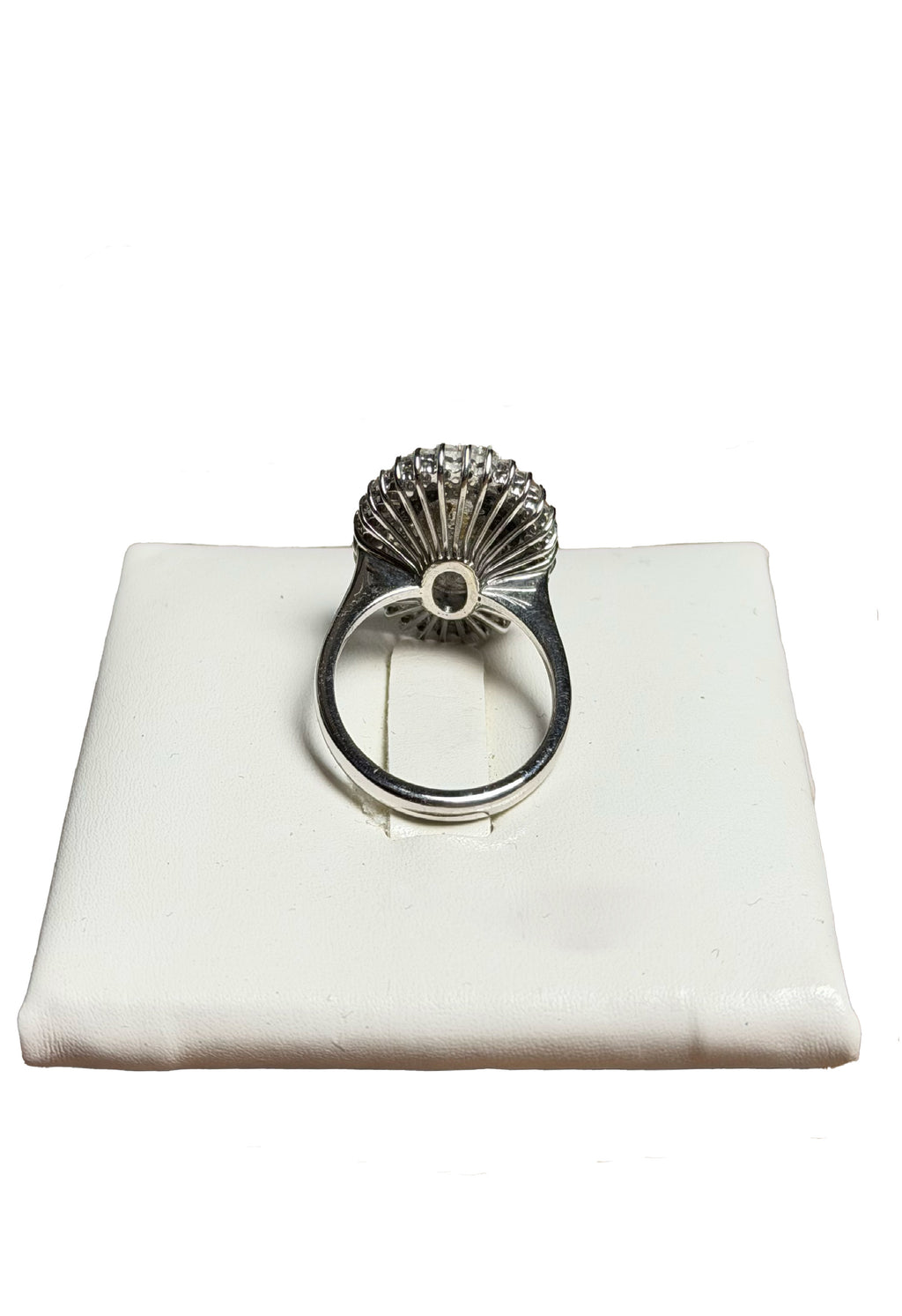 Anello rubino flat brillanti