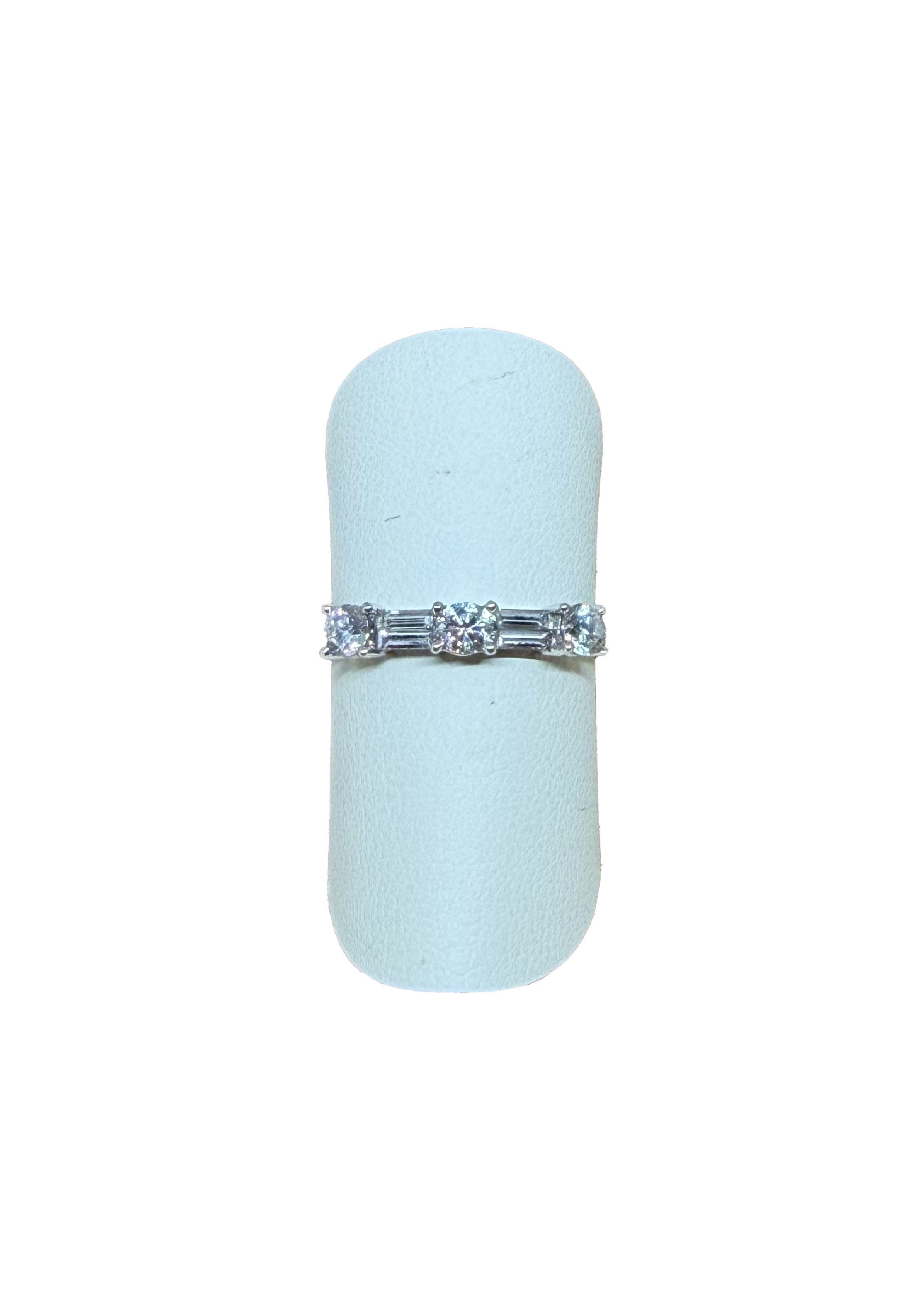 Anello trilogy brillanti baguette