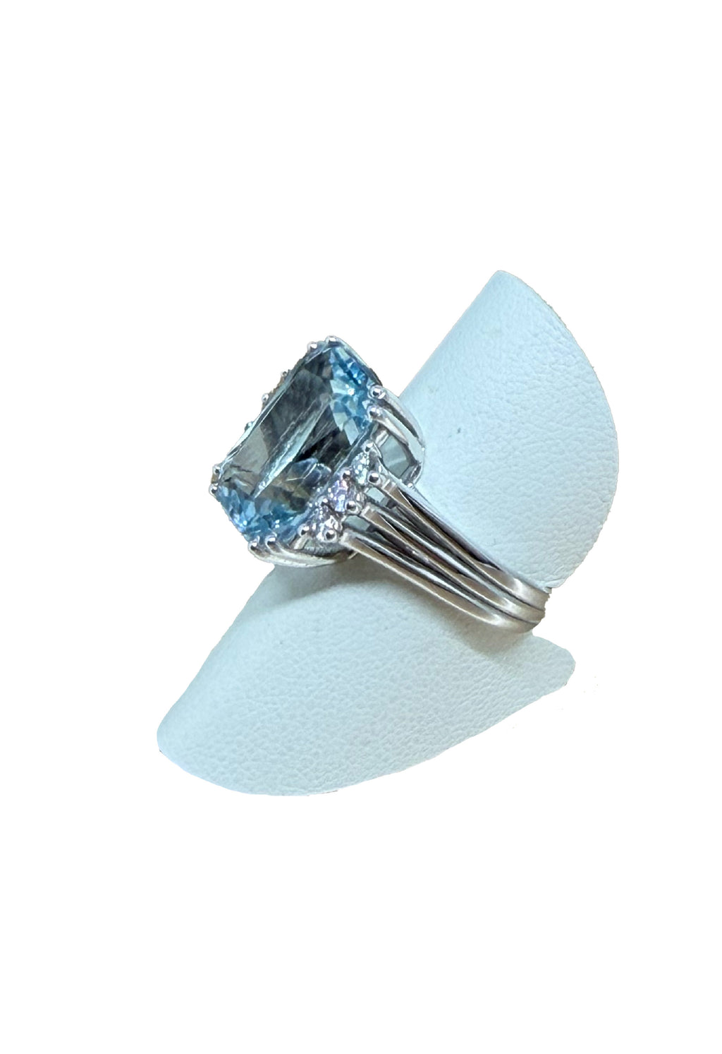 Anello acquamarina brillanti