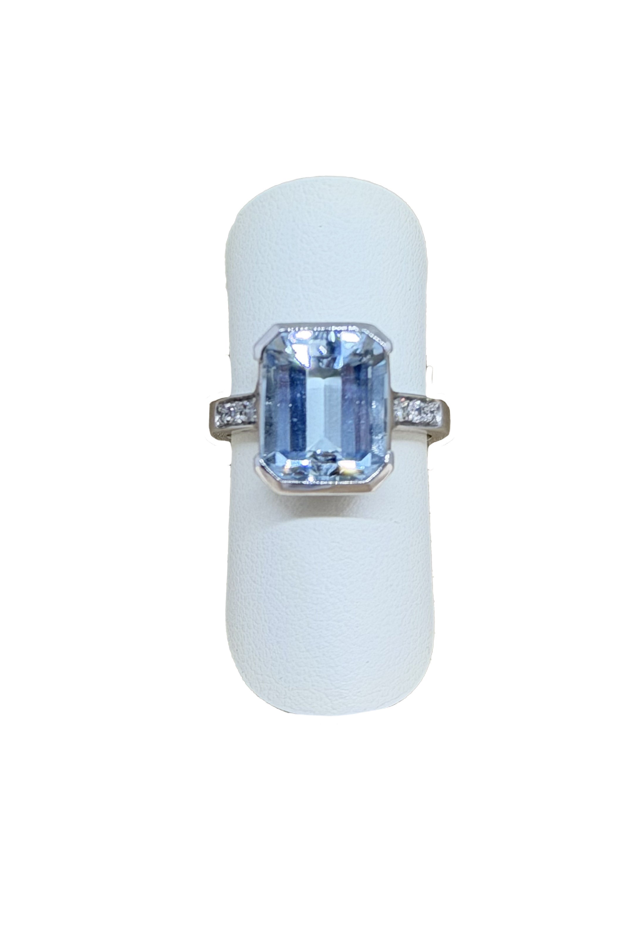 Anello acquamarina e brillanti