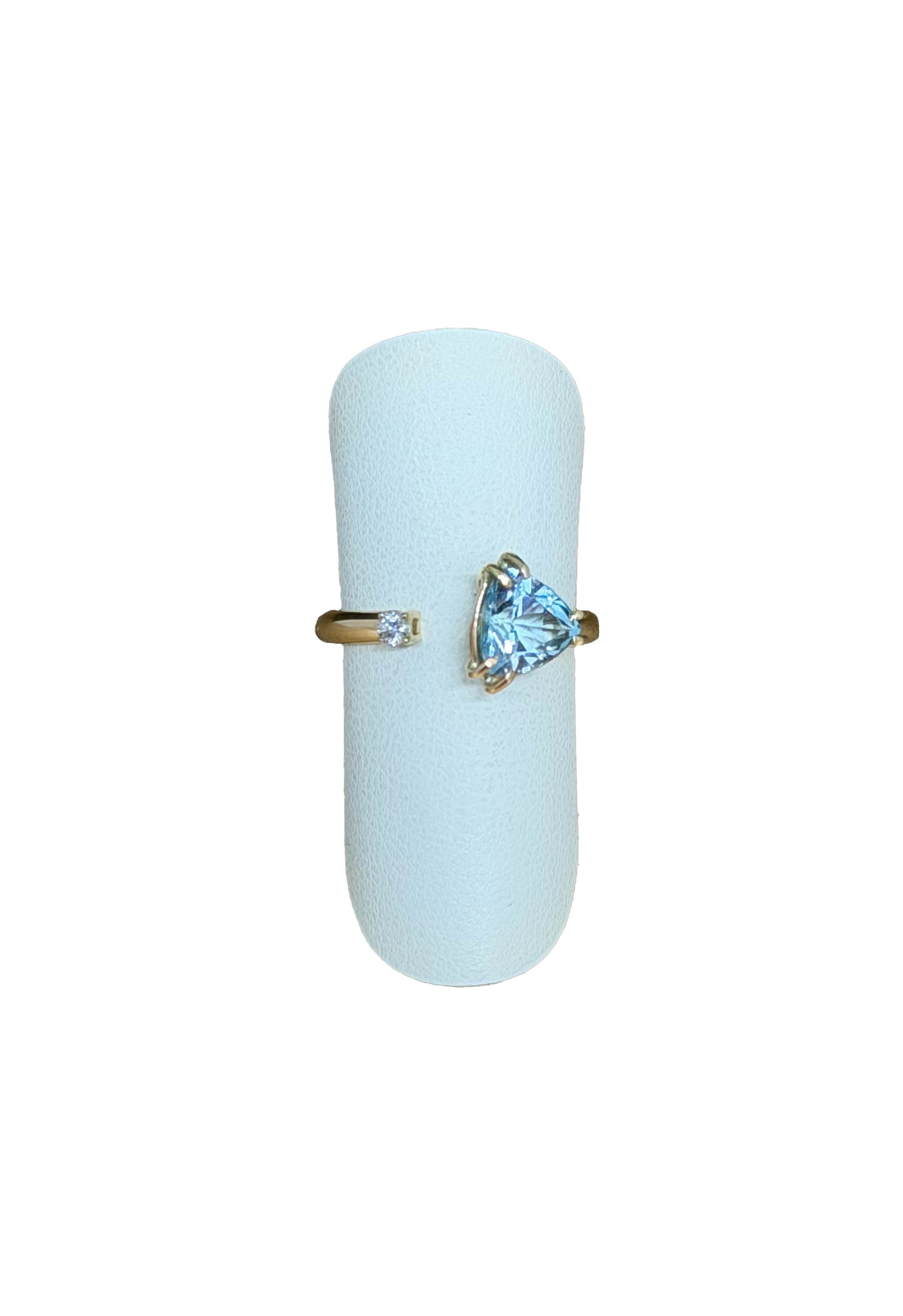 Anello topazio azzurro e brillante