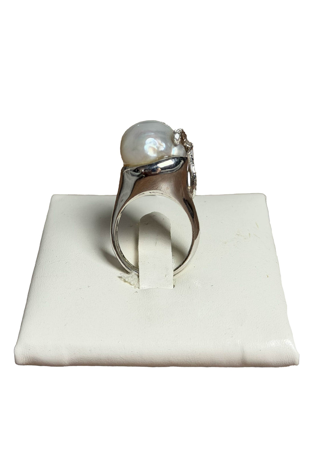 Anello perla barocca e brillanti