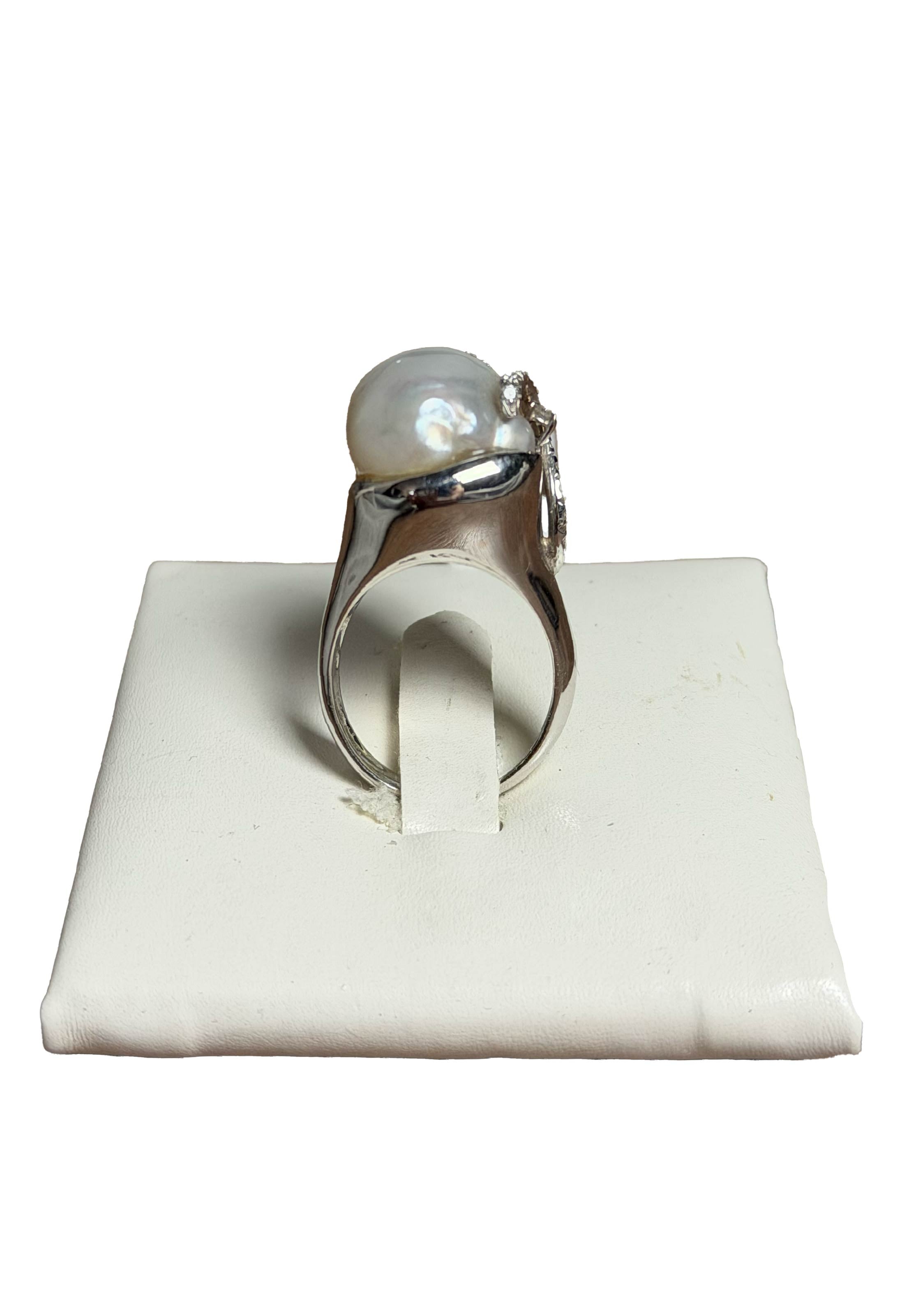 Anello perla barocca e brillanti