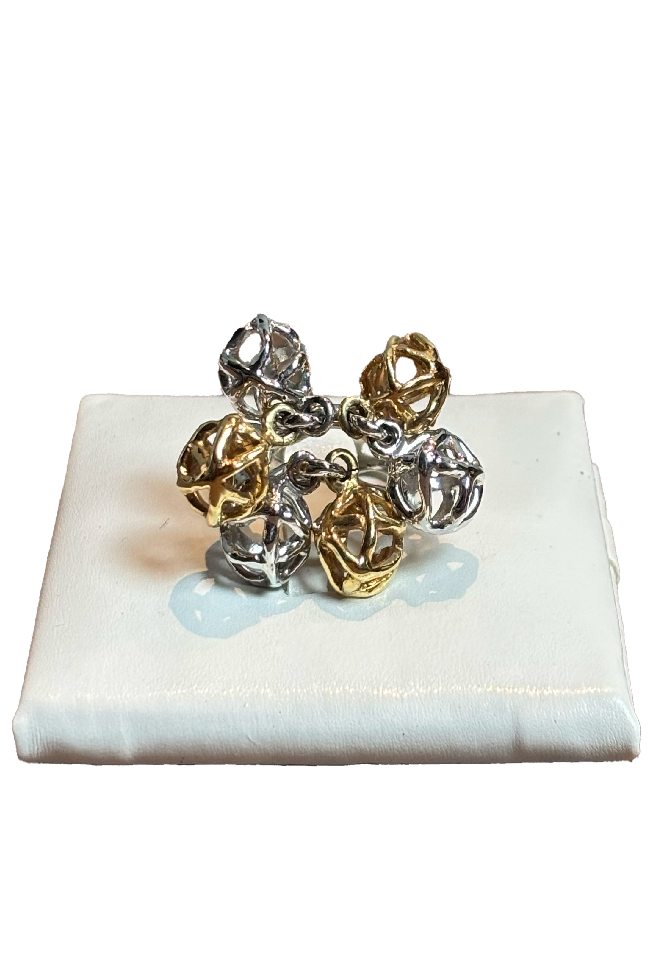 Anello charms oro giallo e bianco