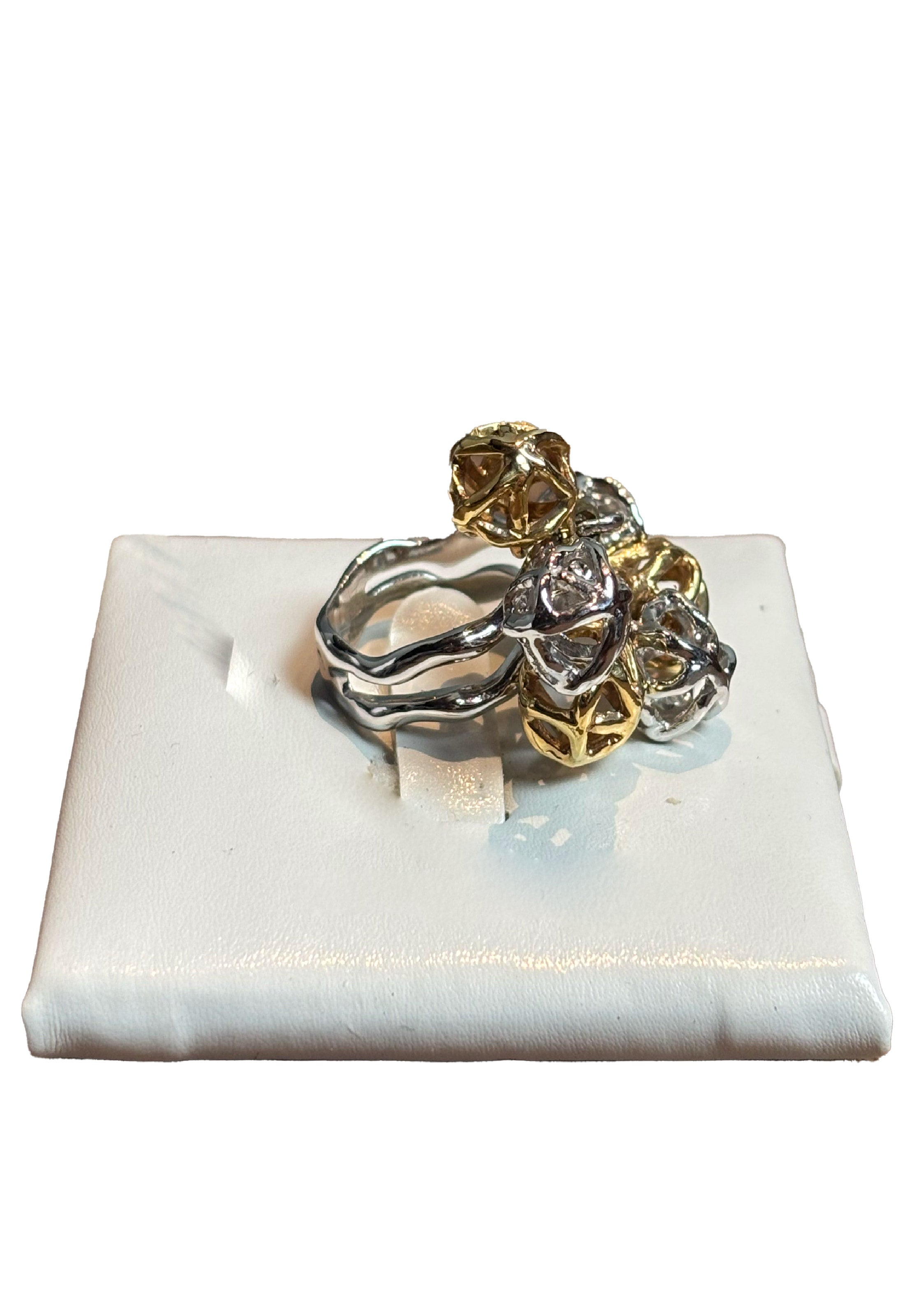 Anello charms oro giallo e bianco