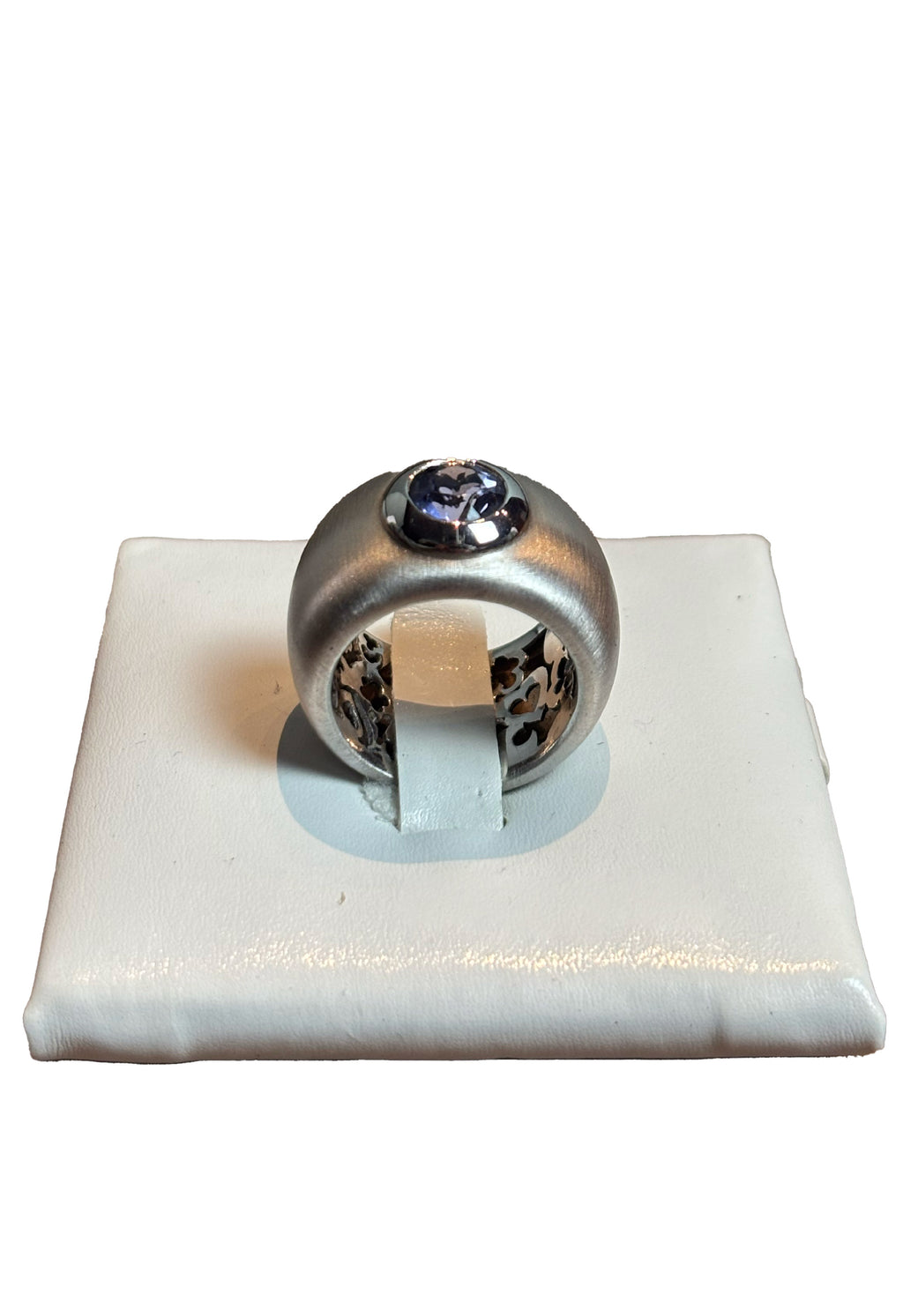 Anello oro bianco iolite