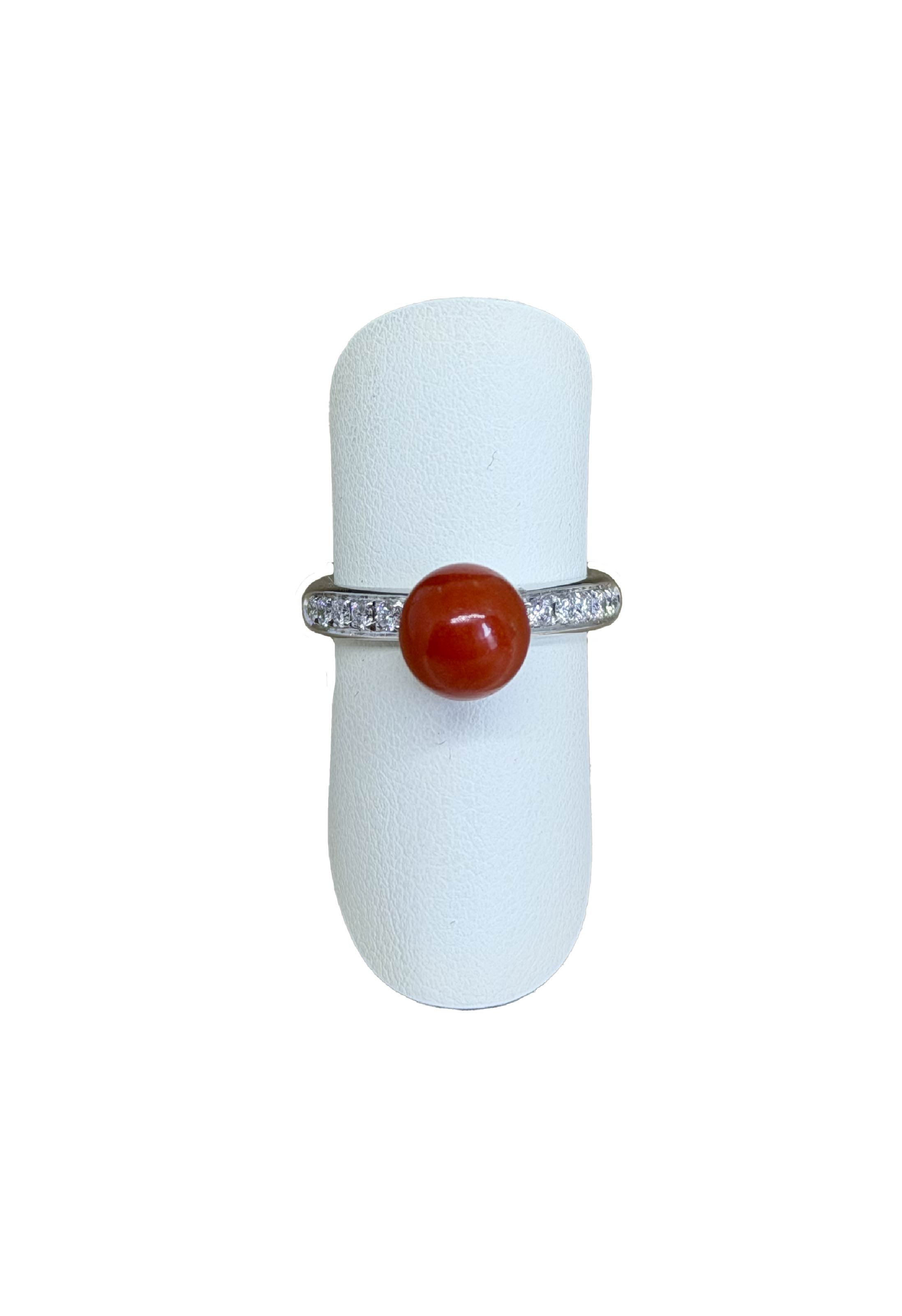 Anello corallo e brillanti