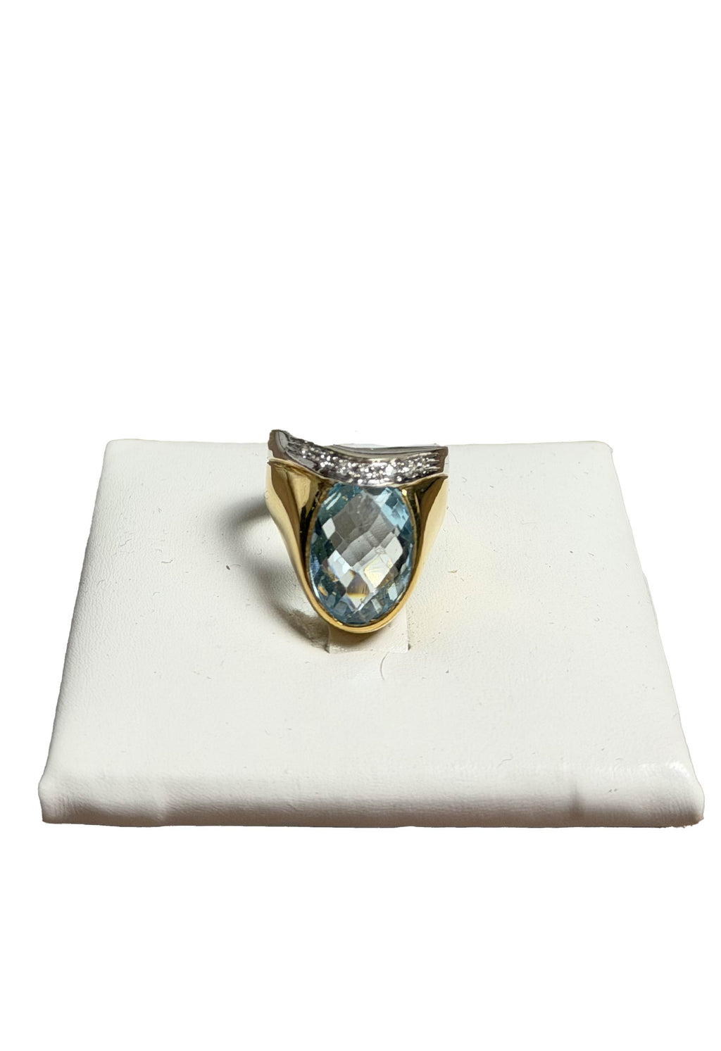 Anello oro e topazio