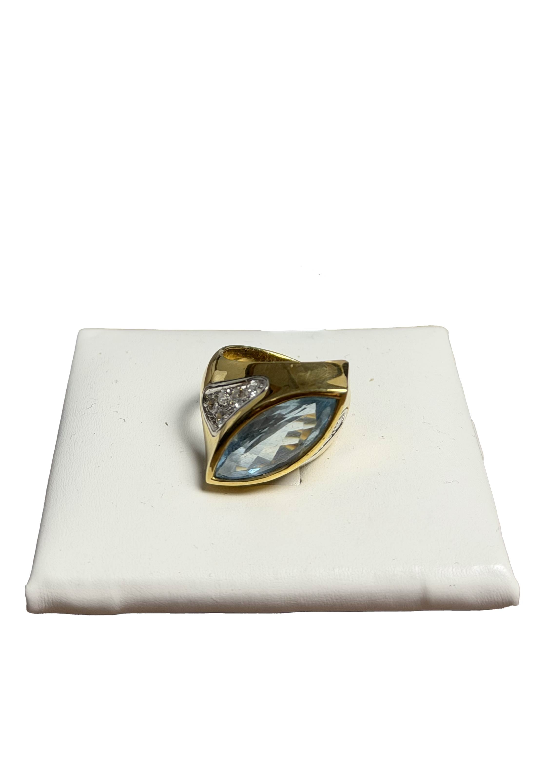 Anello oro e acquamarina