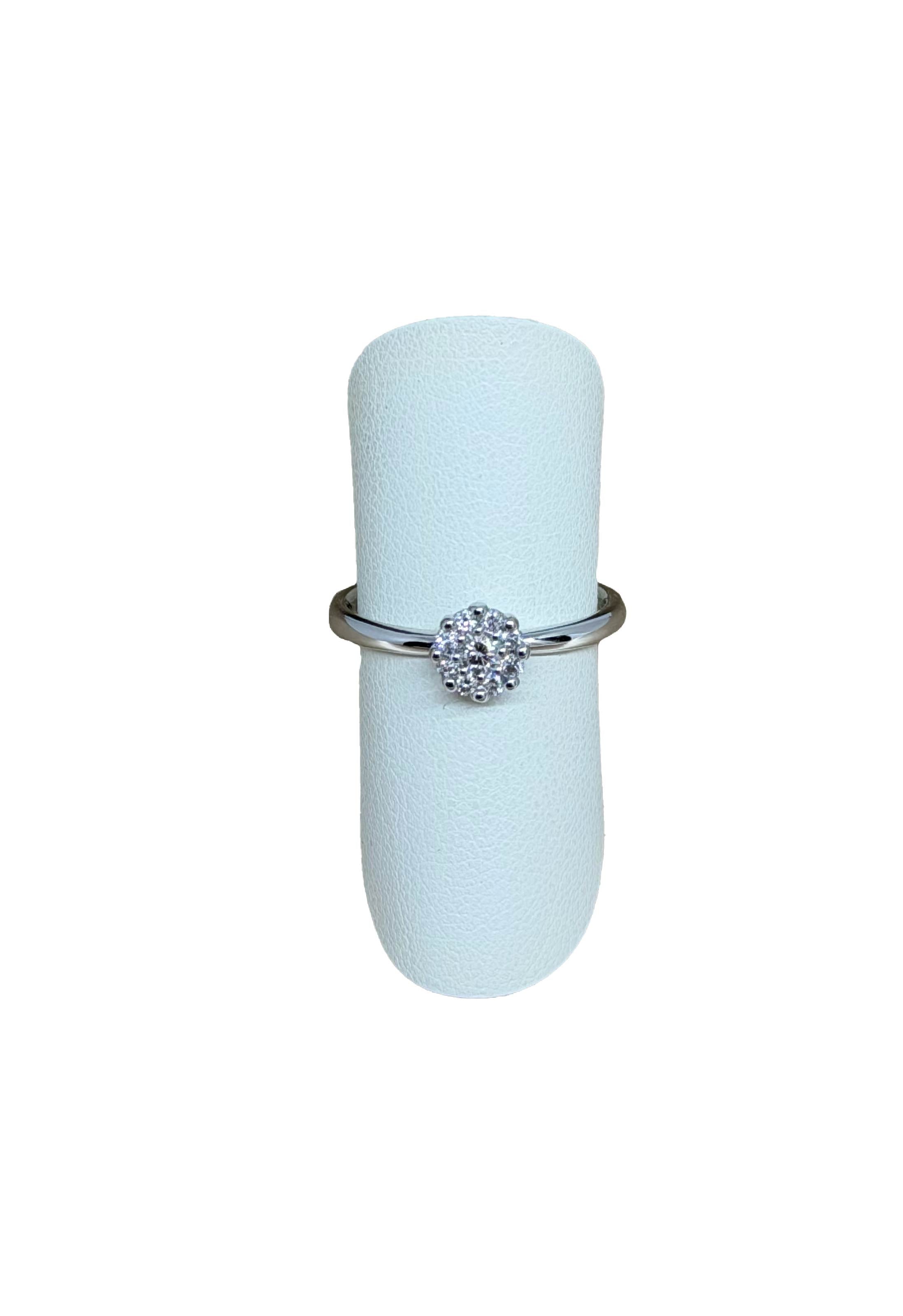 Anello solitario centrale